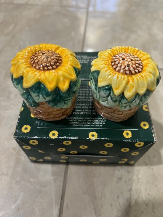 Other - New ceramic sunflower salt and pepper shakers